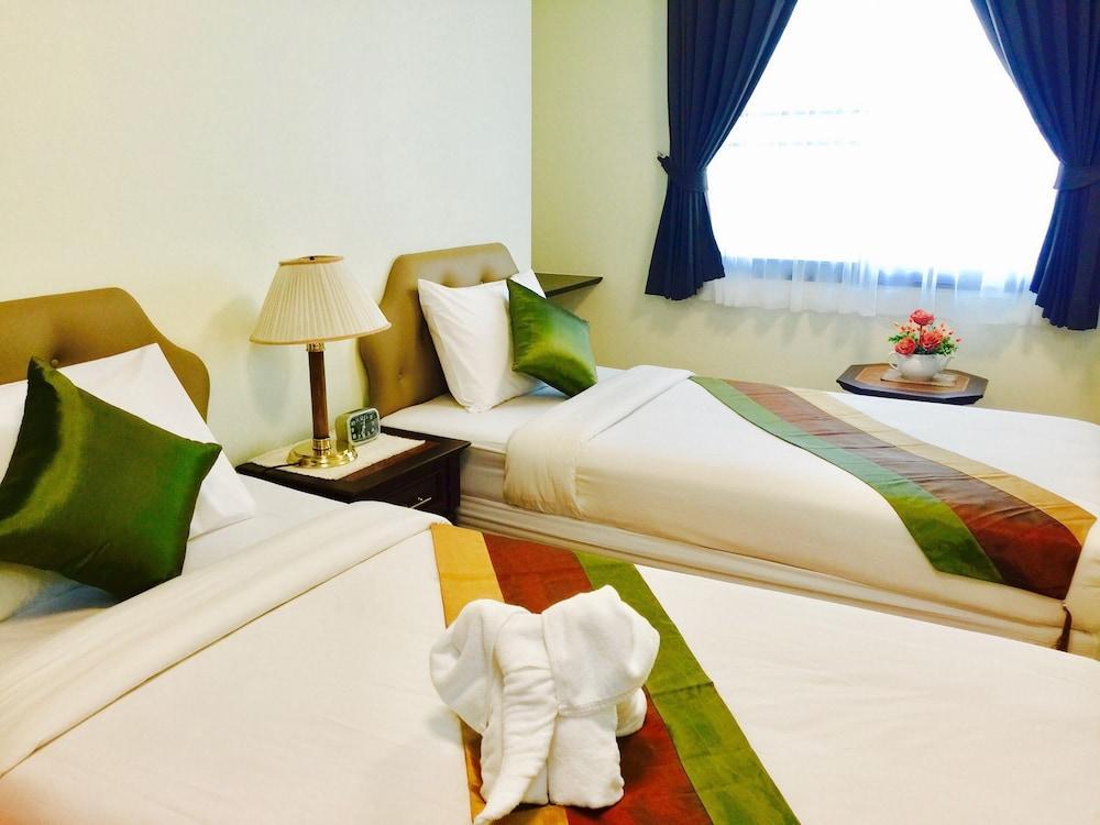 Yellow Ribbon Hills Boutique Suites Banguecoque Exterior foto