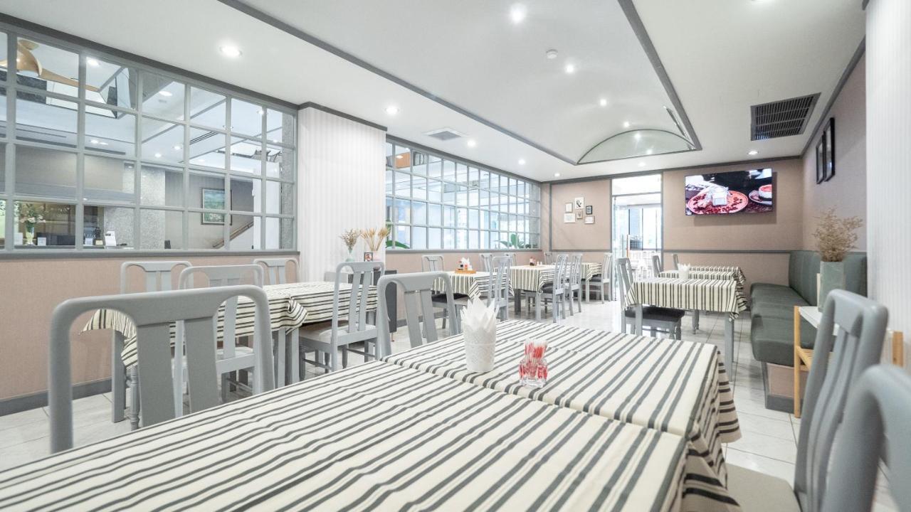Yellow Ribbon Hills Boutique Suites Banguecoque Exterior foto