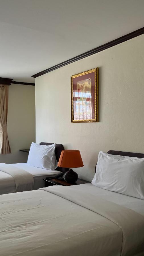 Yellow Ribbon Hills Boutique Suites Banguecoque Exterior foto