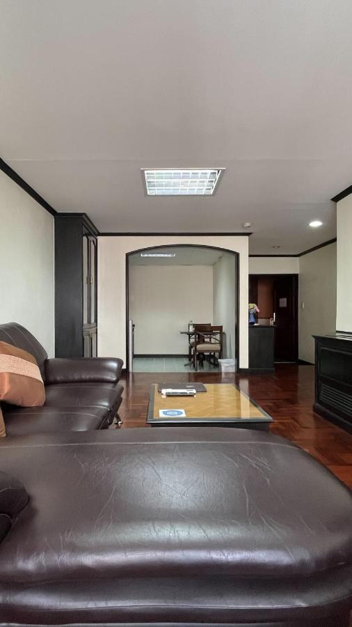 Yellow Ribbon Hills Boutique Suites Banguecoque Exterior foto
