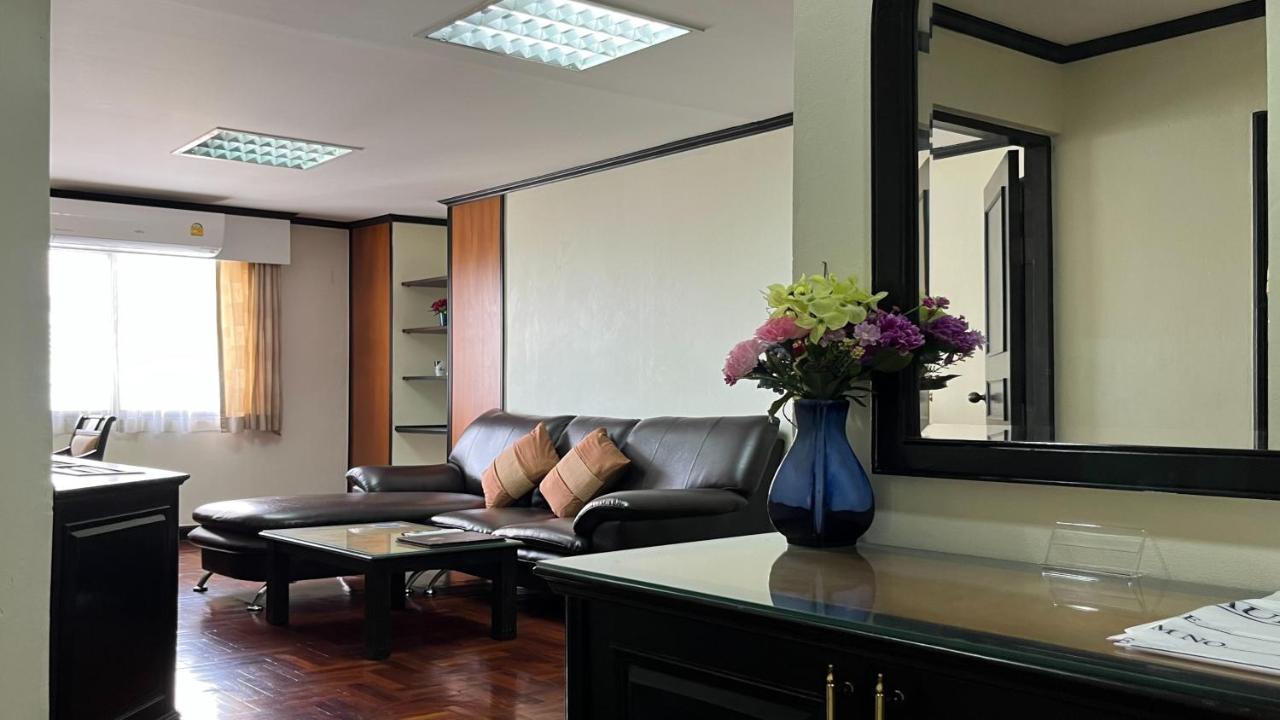 Yellow Ribbon Hills Boutique Suites Banguecoque Exterior foto