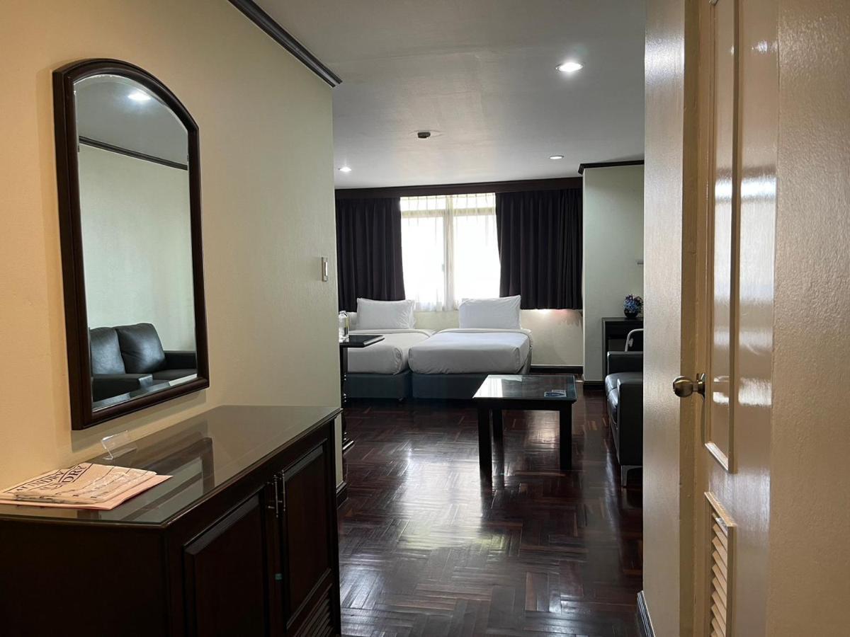Yellow Ribbon Hills Boutique Suites Banguecoque Exterior foto