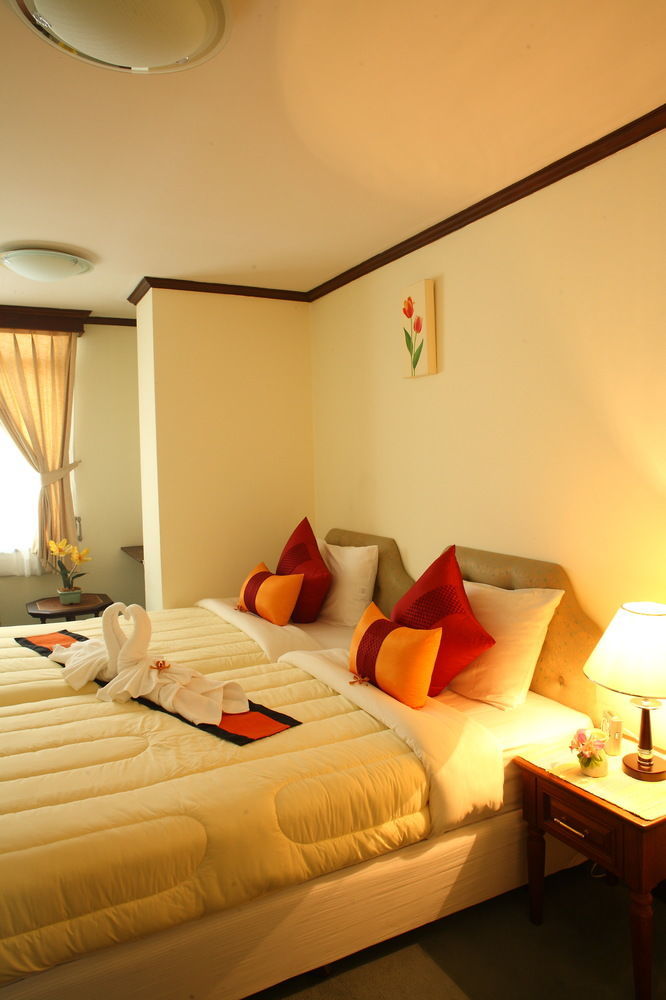 Yellow Ribbon Hills Boutique Suites Banguecoque Exterior foto