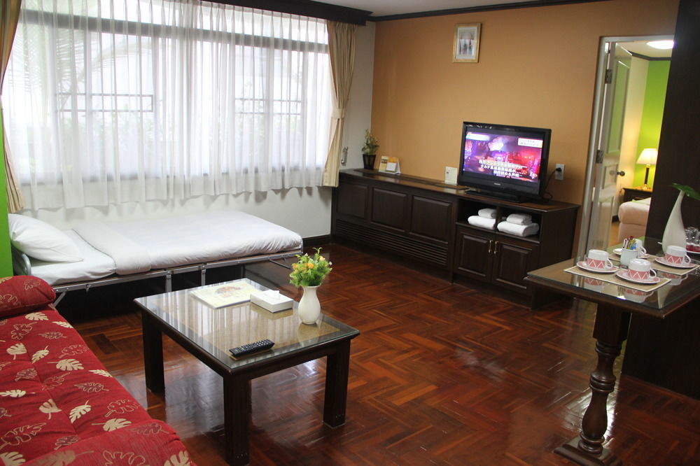 Yellow Ribbon Hills Boutique Suites Banguecoque Exterior foto