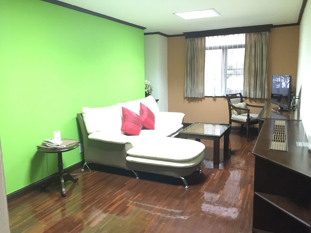 Yellow Ribbon Hills Boutique Suites Banguecoque Exterior foto