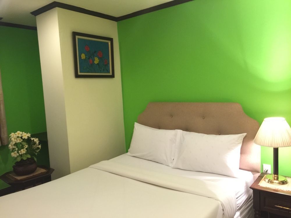 Yellow Ribbon Hills Boutique Suites Banguecoque Exterior foto