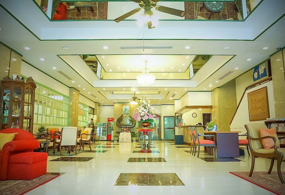 Yellow Ribbon Hills Boutique Suites Banguecoque Exterior foto